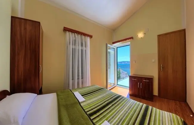 Deluxe Tek Büyük Yataklı Oda, Balkon (Partial sea view)