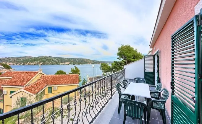 Deluxe Tek Büyük Yataklı Oda, Balkon (Partial sea view)