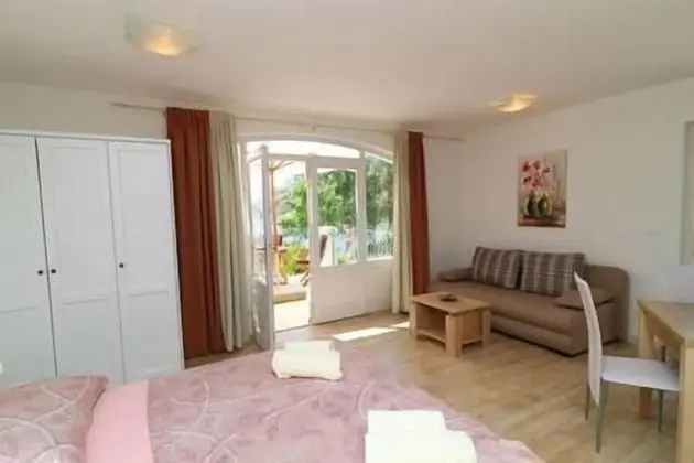 Stüdyo (Studio Apartment with Terrace)