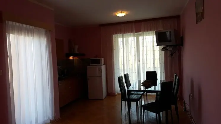 Apart Daire, Havuz Manzaralı (4)