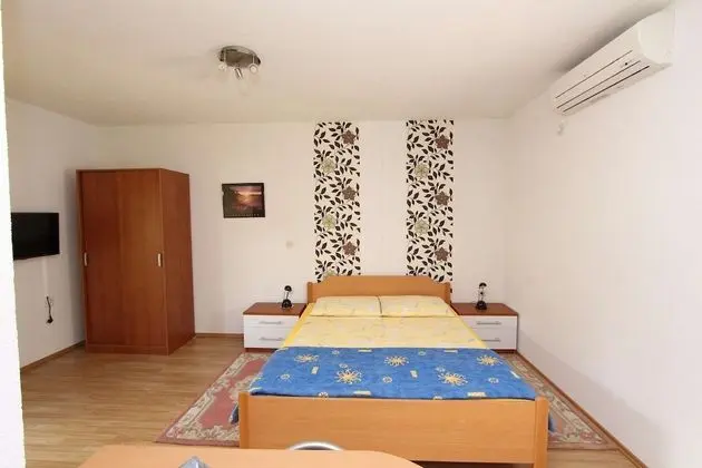 Stüdyo (1st Floor)