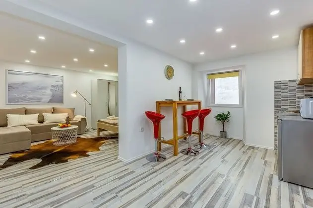 Apart Daire, Zemin Kat (Small, sweet & cosy 1)