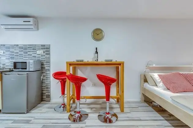 Stüdyo (Small, sweet & cosy 2)