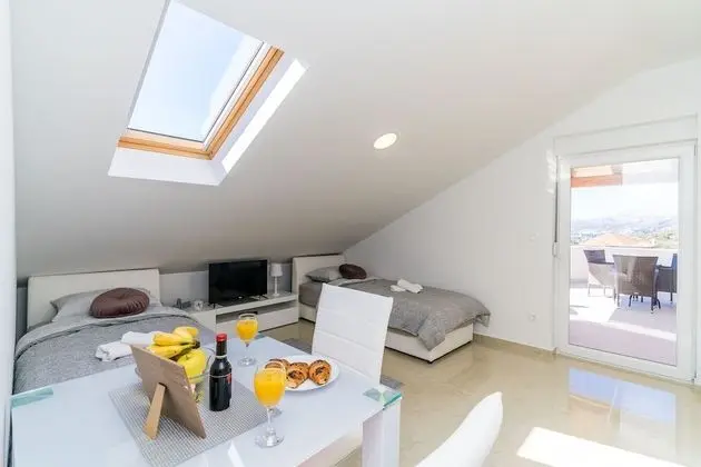 Stüdyo (Comfort Studio w/ Balcony n City View)