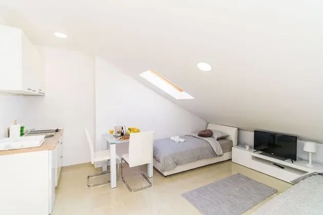 Stüdyo (Comfort Studio w/ Balcony n City View)