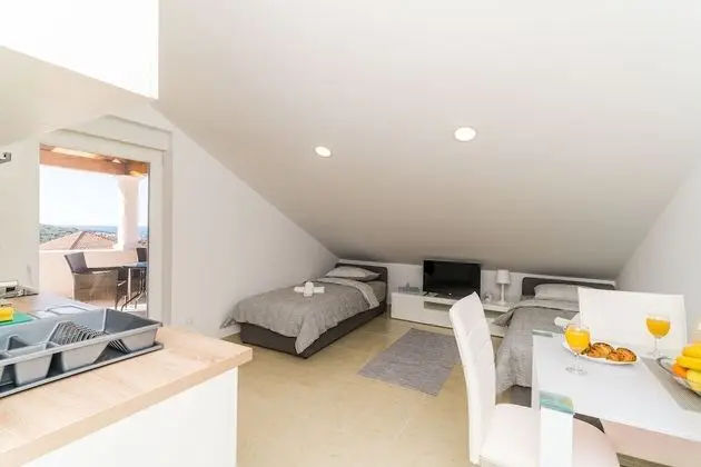 Stüdyo (Deluxe Studio w/ Balcony n City View)