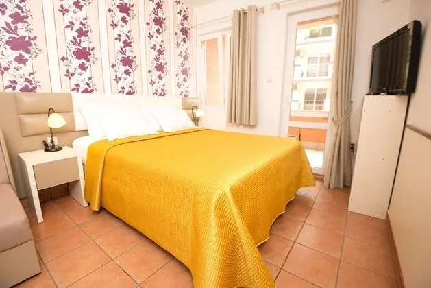 Comfort Tek Büyük veya İki Ayrı Yataklı Oda