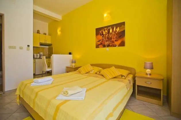 Gallery Stüdyo Süit (The Flame of Yellow Roses)