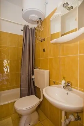 Gallery Stüdyo Süit (The Flame of Yellow Roses)