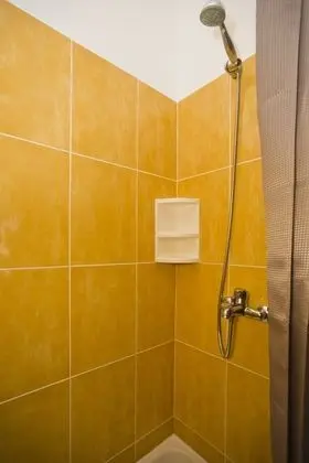 Gallery Stüdyo Süit (The Flame of Yellow Roses)