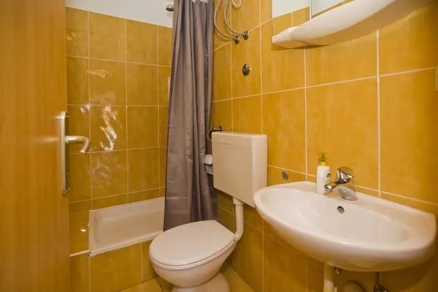 Gallery Stüdyo Süit (The Flame of Yellow Roses)