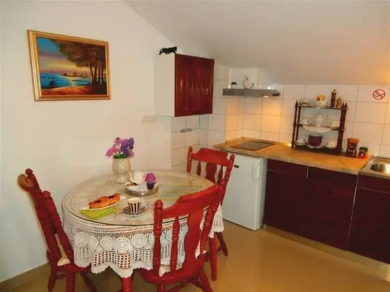 Stüdyo, Havuz Manzaralı