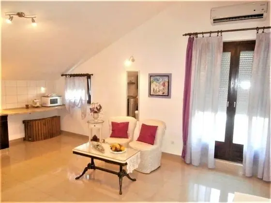 Stüdyo, Havuz Manzaralı