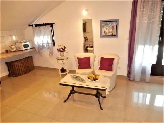 Stüdyo, Havuz Manzaralı