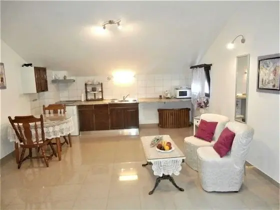 Stüdyo, Havuz Manzaralı