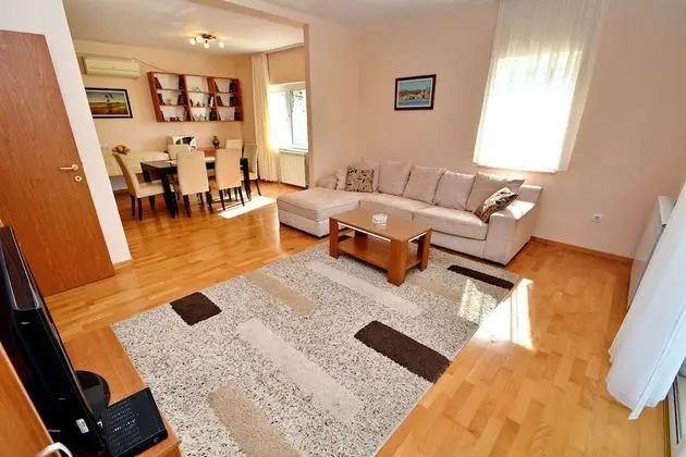 Standard Apart Daire, Deniz Manzaralı