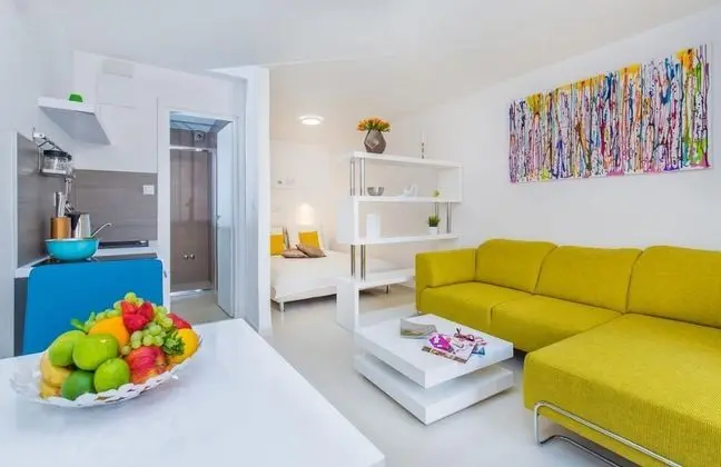 Deluxe Stüdyo, Teras
