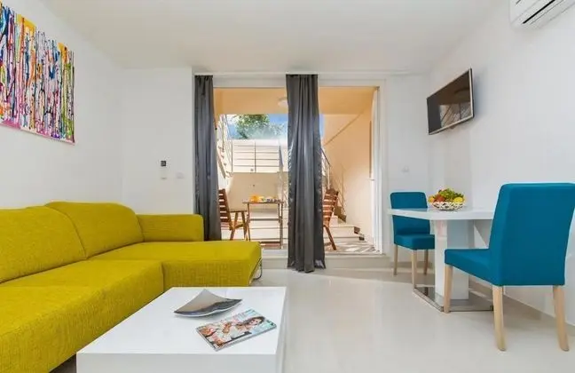 Deluxe Stüdyo, Teras
