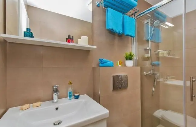 Deluxe Stüdyo, Teras