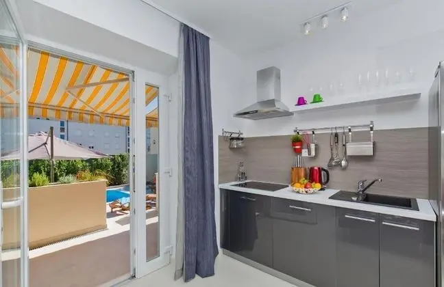Superior Apart Daire, 2 Yatak Odası, Havuz Manzaralı