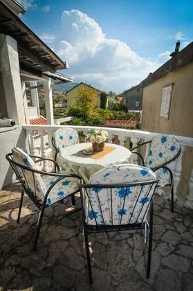 Üç Kişilik Oda