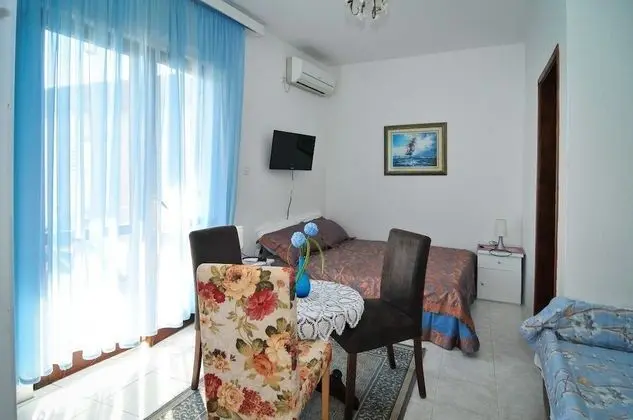 Üç Kişilik Oda