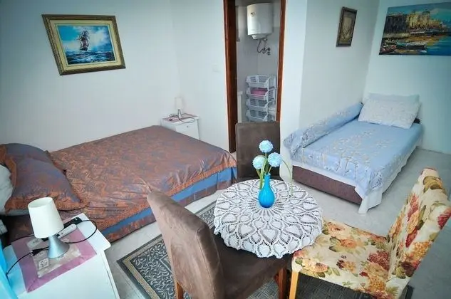 Üç Kişilik Oda