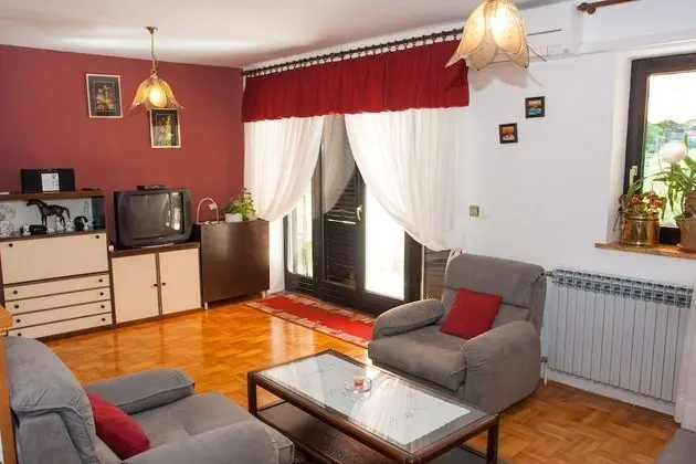 Villa (Marija)