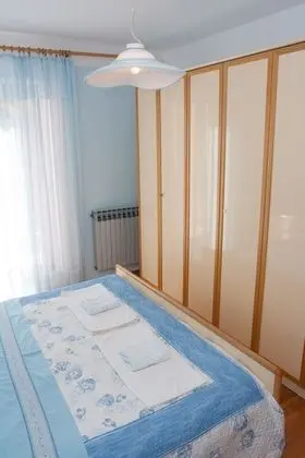 Villa (Marija)