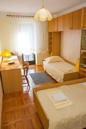 Villa (Marija)