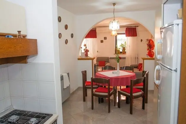 Villa (Marija)