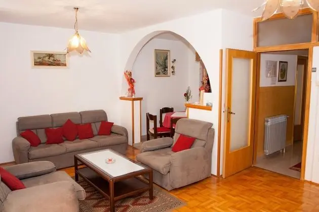 Villa (Marija)