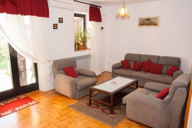 Villa (Marija)