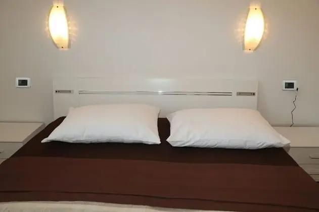 Basic Apart Daire, 2 Yatak Odası, Bahçeli