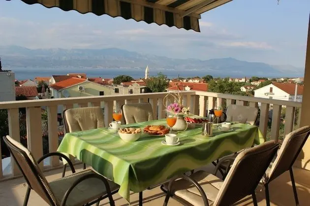 Apart Daire (Three-Bedroom Apartment with Terrace)