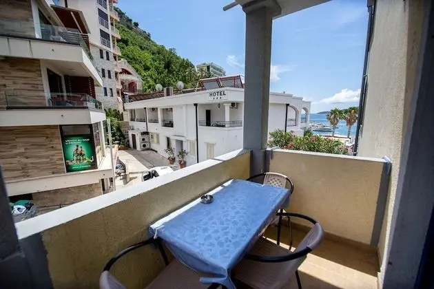 Standard Stüdyo, Kısmi Deniz Manzaralı