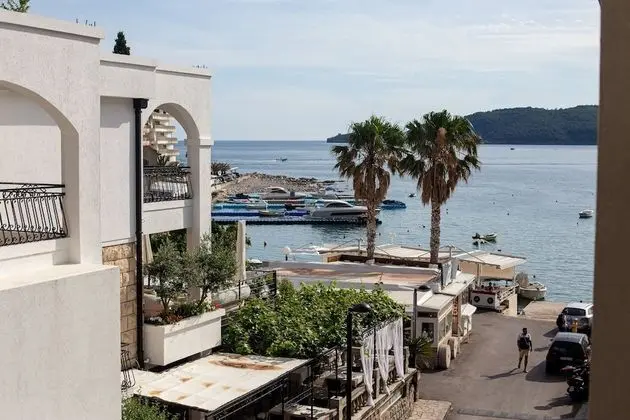 Standard Stüdyo, Kısmi Deniz Manzaralı