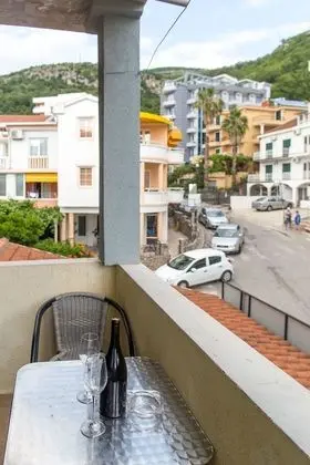 Standard Stüdyo, Kısmi Deniz Manzaralı