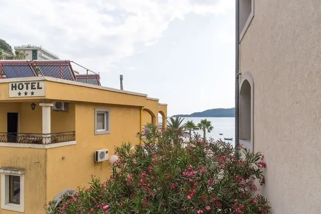 Standard Stüdyo, Kısmi Deniz Manzaralı