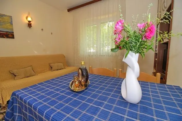 Apartment for 4 people "Tanja"