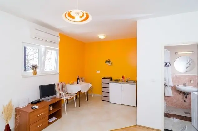 Comfort Apart Daire, 1 Yatak Odası, Teras, Bahçe Manzaralı