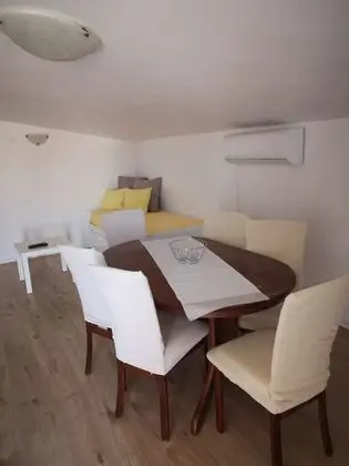 Family Apart Daire, 2 Yatak Odası, Balkon, Bahçe Manzaralı