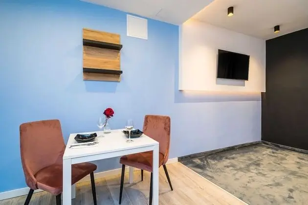 Stüdyo (Modern Studio with Balcony BR2)