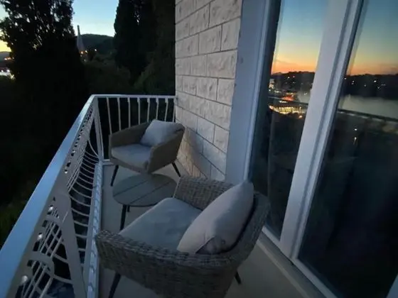 Stüdyo (Modern Studio with Balcony BR2)