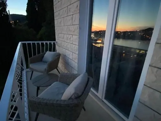 Stüdyo (Modern Studio with Balcony BR2)