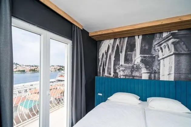 Stüdyo (Modern Studio with Balcony BR2)