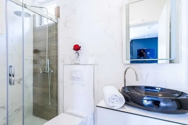 Stüdyo (Modern Studio with Balcony BR2)