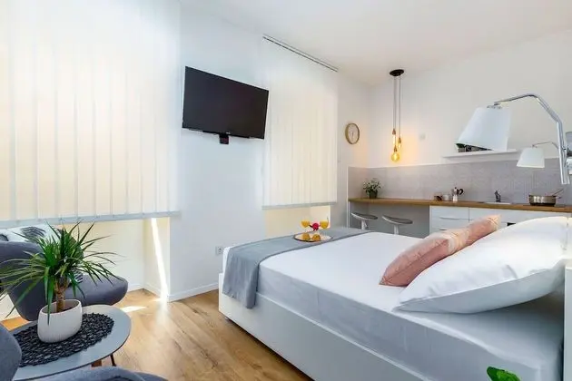 Romantic Apart Daire, 1 Büyük (Queen) Boy Yatak, Sigara İçilmez, Küçük Mutfak