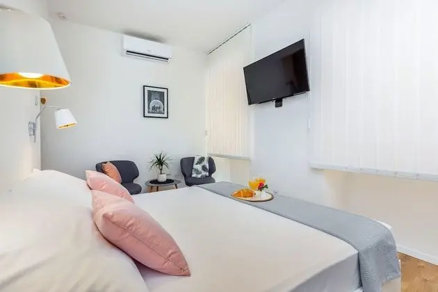 Romantic Apart Daire, 1 Büyük (Queen) Boy Yatak, Sigara İçilmez, Küçük Mutfak