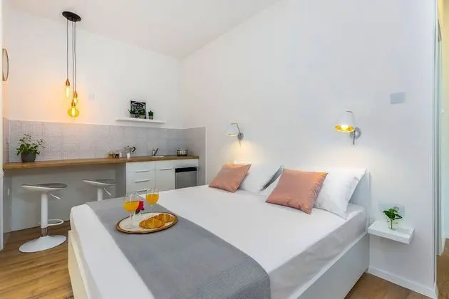 Romantic Apart Daire, 1 Büyük (Queen) Boy Yatak, Sigara İçilmez, Küçük Mutfak